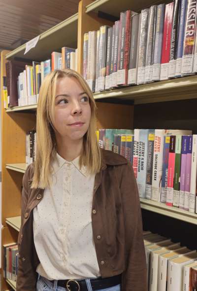 Aurora Giuliani neva bibliotecaria de Cianacei. 
