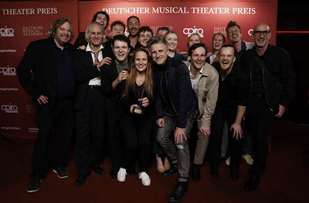 La grupa di autëures dl musical "Die weiße Rose". (Foto: Morris Mac Matzen)
