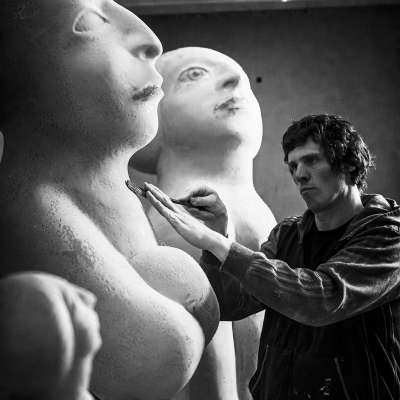 Matthias Sieff a l'opera te n retrat de Werner Dejori per Unika.
