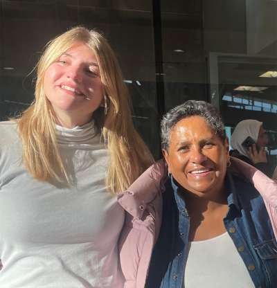 Anna con sia “host mum" sudafricana.
