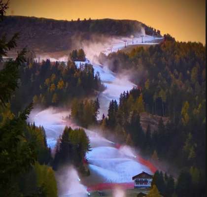 I canons dala nëif ie cuncei ora te na lingia su per i purtoies dla valeda y njeniei ca a puntin a fé nëif pernanche la va. (Foto: Hans Peter Karbon)

