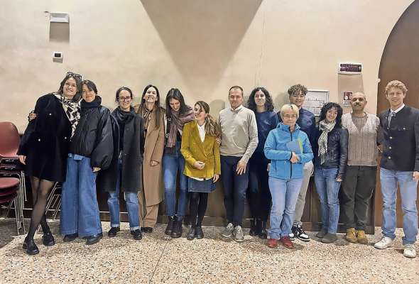 La raprejentánza da Fodom a Col auna ai studiousc del progét.
