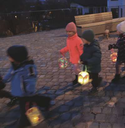 Pra la defileda de San Martìn te Sëlva.
