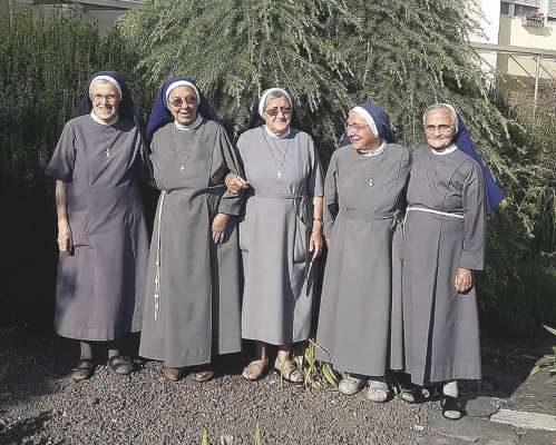 A Persenon a crì si cumpanies (da m.c.): Sr. Eleonora Piazza, Sr. Christa Pardeller, Sr. Relindis Piazza, Sr. Winfriede Sitzmann.
