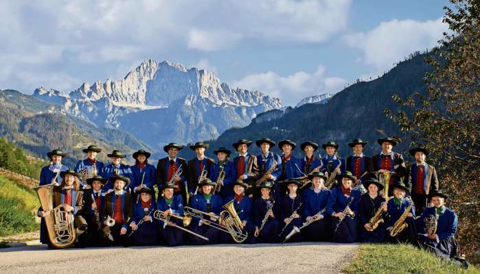 La Mujica da Fodom, metuda su ntel 2005, per volei de Nani Gobo (Giovanni Pellegrini) e de sua fëmena Willy, co l sosten de l’Aministrazion de Comun e de trope fameie fodome.  Foto de Stefano Costa
