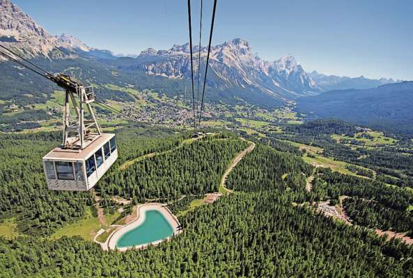 El lago Inpó Druscié, da enpì co r’aga de ra Boite, par fei el gnee pestizo, da dorà par ra gares de schie de ra Olimpiades e Paralimpiades 2026.
