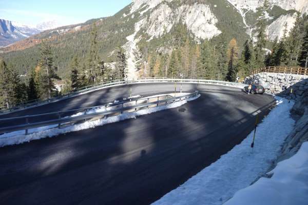 I laurs sön la strada por le Ju de Arparora é tanco stlüc jö. (Foto: osp/Repartiziun infrastrotöres y mobilité)
