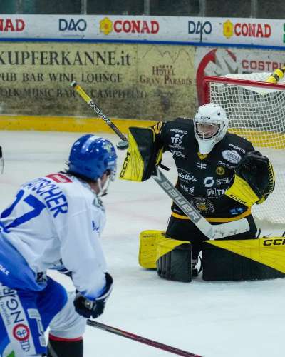 N moment de la partida di Falcons contra l Varese su la giacia de Dèlba.     
