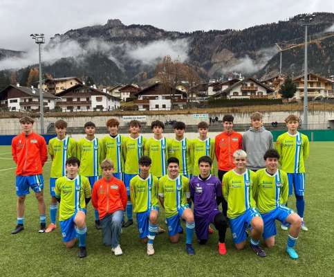 La squadra di Arlieves à batù la Dolomitica per 9 a 0.
