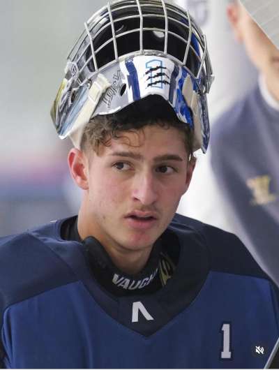 L joen jiador de hockey Lorenzo Crepaz da Poza.
