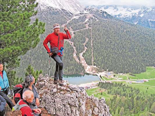 A caminà in śiro par ra Val de Anpezo, e par calche luó ca pede, aduna con Michele Da Pozzo: ‘l é ‘na scora par inparà algo depì de ra natura e de ra cultura de chesta tera.
