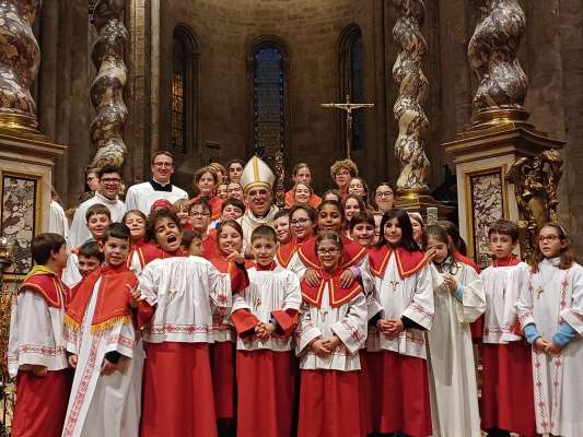 I servidores fascegn col Piscop Lauro e a m.c. Mattia Valentini e don Mattia Vanzo.
