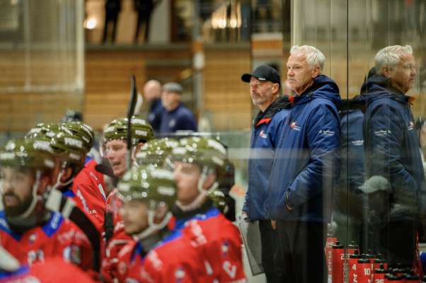 L finlandesc Teppo Kivelä muessa śën, do n ann y mez pra l Gherdëina, fé i cufri. (Foto: Matthaeus Kostner)
