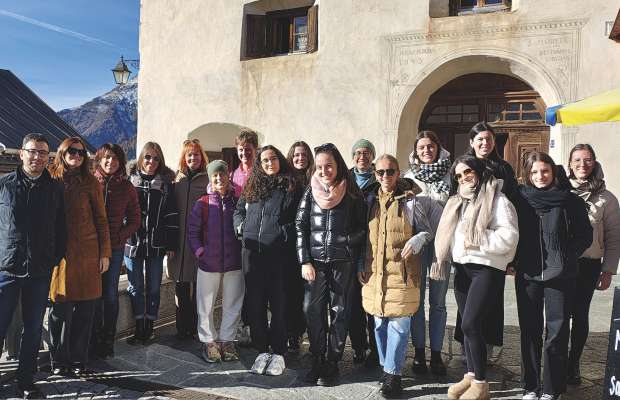 La Sezion ladina a Guarda tl’Engiadina bassa dan na cësa tipica dl’Engiadina.
