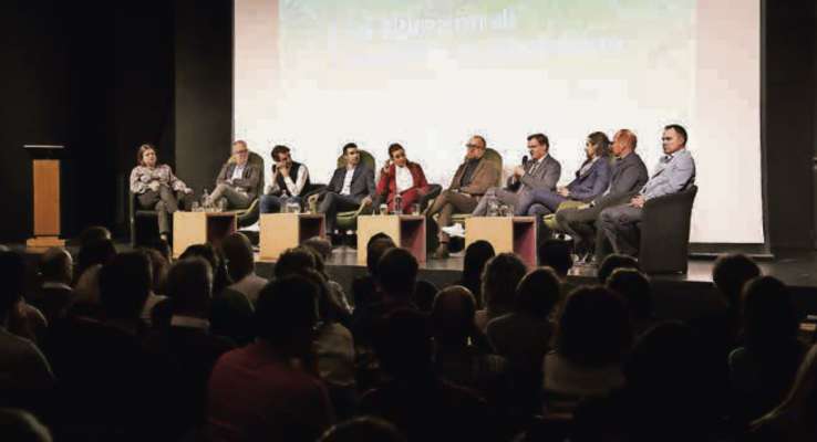 Pra na sëira cun i esperc àn rujenà dla situazion n con’ dla situazion di cuatieres te Gherdëina y de coche n ti possa judé dantaldut ai jëuni.
