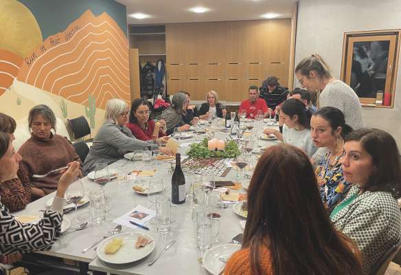 Ntan la sëira cun spezialiteies da Cuba tl Saut a Urtijëi.
