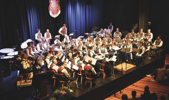 La Mujiga n ucajion dl cunzert de Santa Zezilia n dumënia passeda a Urtijëi. (Foto: Martin da Cudan)

