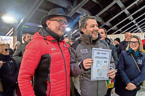 Matteo Salvini ministro par i Laore aduna con el talian Ivo Ferriani presidente de ra federazion mondial Ibsf. I à sun man ra omologazion de ra pista de Ronco.
