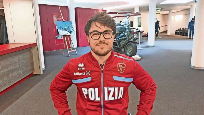 René De Silvestro atleta paralimpico de ra nazionale taliana: dapò de ra doa medaies de bronśo e de arśento, ades el và a vede de chera de oro. E mangare pi de una.
