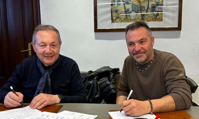 Claudio Bernard e Christian Lorenz sotescrif l at de fujion de la doi sozietèdes Ciadenac e Bufaure.
