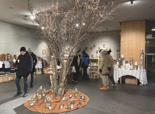 L marcià da Nadel dla Locia: for bel da udëi.
