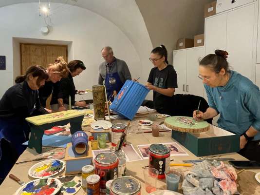 L cors l é stat na bela ocajion per stèr adum e emparèr vèlch de noscia tradizion.
