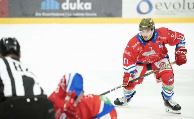N juebia s&euml;ira ai 18 de dez&euml;mber jugher&agrave; l HCG contra i Eisb&auml;ren de Zell am See. La prima partida de ch&euml;sc campiunat contra i Eisb&auml;ren ova l Gherd&euml;ina venci&ugrave; per 3 a 1. (Foto: Matthaeus Kostner)
