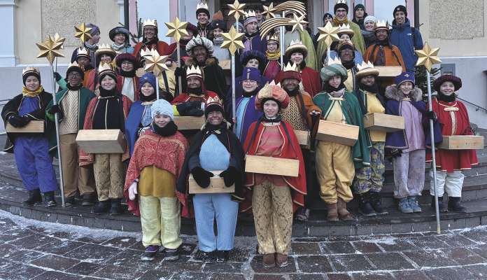 La grupa di Tr&euml;i R&euml;iesc de Urtij&euml;i, ulache m&euml;ndri y m&euml;ndres ie jic a ciant&eacute; tl scumenciam&euml;nt de jen&eacute; dl ann 2025. Tosc sar&agrave;la in&ograve; tan inant.
