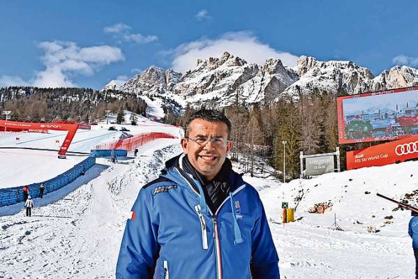 Roberto Padrin, presidente de ra Provinzia de Belun e de ra Fondazion Dolomites Unesco, in Anpezo par ra Copa del mondo de schie in Tofana.
