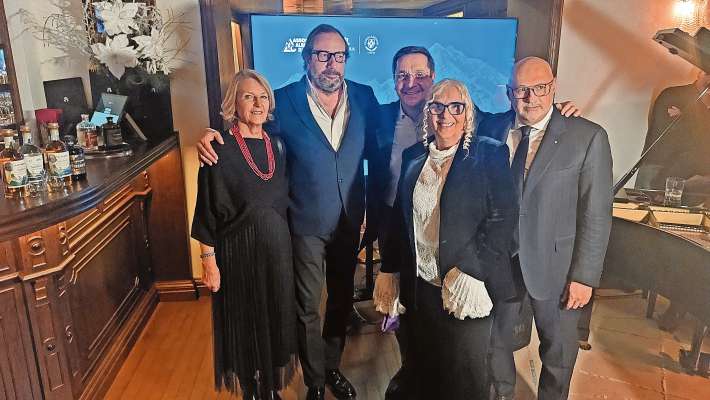 Ra aministrazion de comun de Anpezo, co ra asociazion de i hotiei del paes e con Federalberghi Veneto: dute aduna par ra Olimpiades e Paralimpiades e par dap&ograve;.
