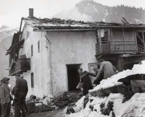 La c&egrave;sa de Beta de Bufol se &agrave; bruj&agrave; la net de Nad&egrave;l del 1957.
