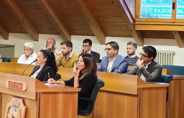 I conseieres del grop Neva UAL (en 2^ e 3^ fila) al Consei General.
