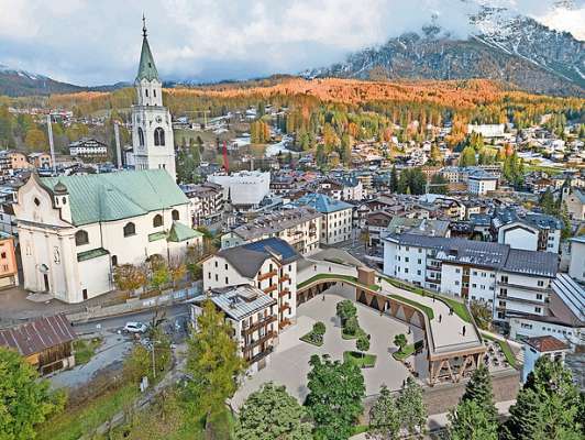 El projeto del ciaśamento del vecio pistor Comunale: dap&ograve; de ra Olimpiades restar&agrave; noe cuartiere al Comun de Anpezo, par ra nostra śente.
