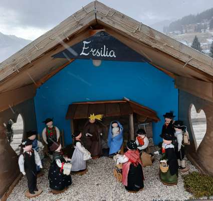 La cripela ladina realis&egrave;da da Ersilia Davarda. 
