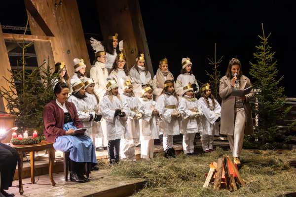 N mom&euml;nt tratan la rapresentaziun dla storia da Nad&eacute;. foto:Freddy Planinschek
