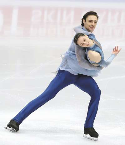 Manuel Piazza de Urtij&euml;i &agrave; cun si partner de jadin&eacute; artistich, J&uacute;l&iacute;a Sylv&iacute;a Gunnarsd&oacute;ttir, arjont l mi&euml;ur resultat persunel pra na cumpetizion. FOTO Wilma Alberti
