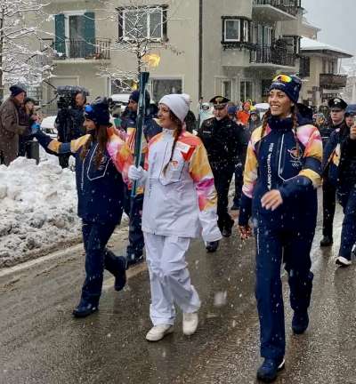 L passaje dla flama olimpica a Urtij&euml;i. (FOTO JL)
