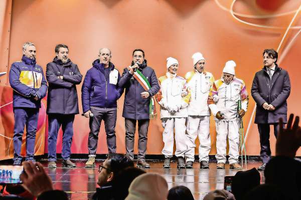 Ra autoritas del Governo talian, de ra Rejon Veneto, de Fondazione Milano Cortina, aduna con el Comun de Anpezo, el di che &lsquo;l &eacute; pas&agrave; par el paes el chentl su ra strada ves Milan.
