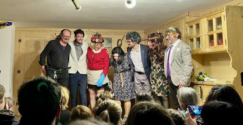 I atores de la mascher&egrave;da &raquo;L idraulico del telefon&laquo;.
