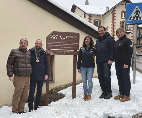 Da m.c.: l s&euml;urastant dl VSS Paul Romen, l ambolt de S. Cristina Christoph Senoner, la ex-atleta Karin Moroder, l assess&euml;ur dl Chemun de S. Cristina Luis Stuffer y la presid&euml;nta dl Schi Club Gherd&euml;ina Lidia Bernardi. 

