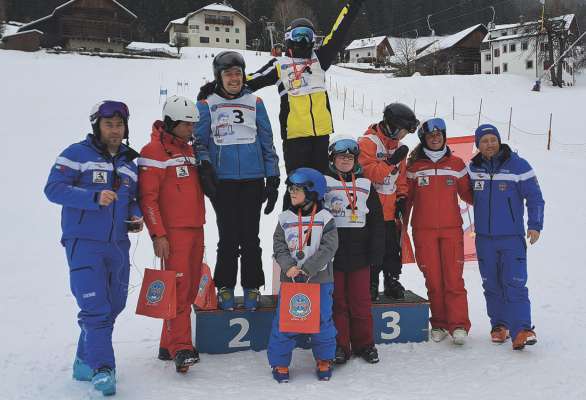 Ce bel a pud&euml;i f&eacute; pea pra n curs de j&igrave; cun i schi y nce pra na garejeda.
