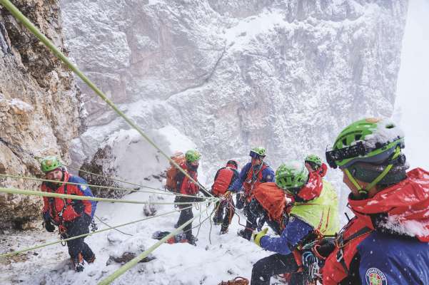 A mez al par&euml;i &agrave;n scumenci&agrave; cun la caleda de passa 150 metri, te cundizions ncompres.
