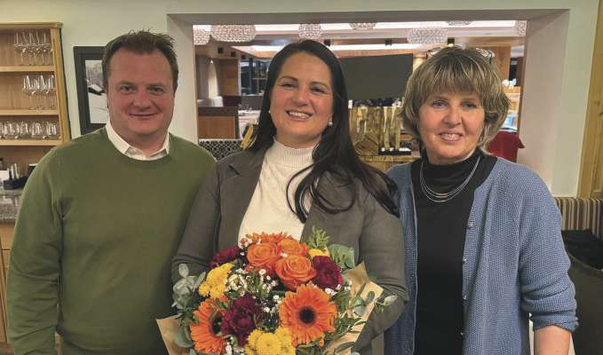 Ce legr&euml;za sce n possa t&ograve; su na ciantarina nueva: Nadia Nocker (a mez) deberieda
