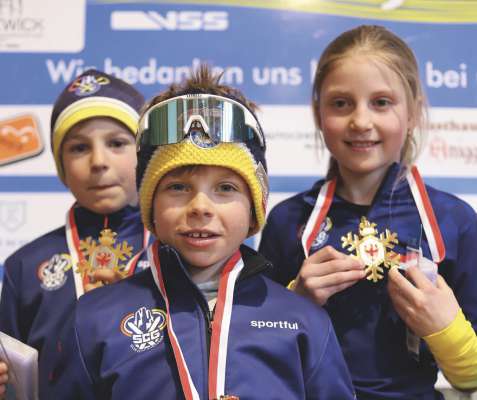 Johann, Elias y Ellis ie ruvei prims tla stafeta.
