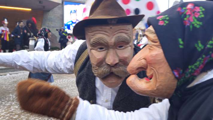 &Egrave;ste sent&ugrave; che no podon tegnir la facera sul mus... che fajone?
