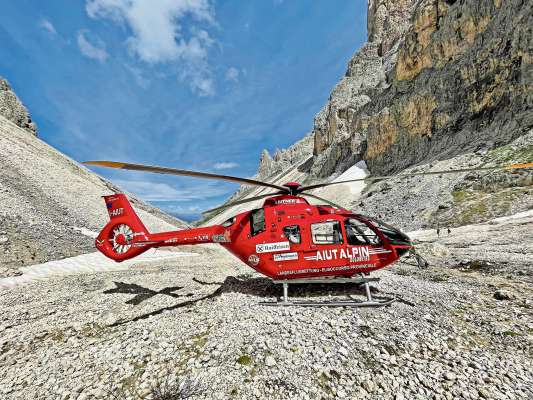 L joler dl Aiut Alpin Dolomites.
