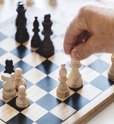 Al mum&euml;nt ne se fej la lia Scioh Gher&shy;d&euml;ina nia tan saur&igrave; a def&euml;nder l titul.
