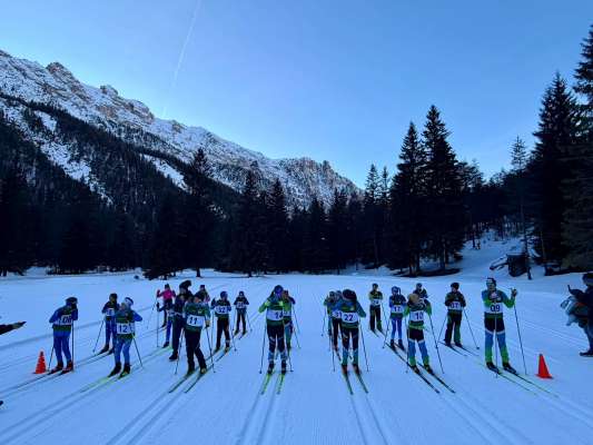 Categories joniles ite ai Tamersc, dan le start dla gara s&ouml;l percurs pl&uuml; c&ouml;rt.
