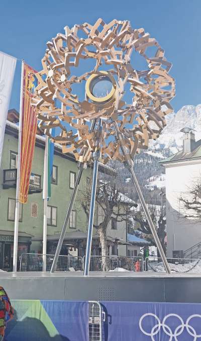 El fo de Olimpia, inpiz&agrave; ai 6 de febaro inze ra piaza de Anpezo: domegna ai 22 de febraro el vien stud&agrave;, ma el scioudar&agrave; inaante chesto paes.
