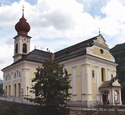 Davia che tl daun&igrave;&nbsp;sar&agrave;l nce te Gherd&euml;ina for manco prevesc, muessa un&igrave; smendr&agrave; l numer dla Santa M&euml;sses.
